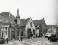 94718 Gezicht op de voorgevels van een aantal huizen in de Dorpsstraat te Wilnis uit het zuidwesten.N.B. De gemeente ...
